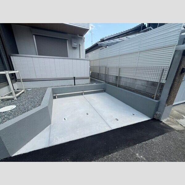 ラ・メゾン三保町 101 駐車場
