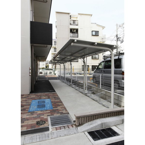 ラビグレイス武庫川ウェスト 301 駐車場