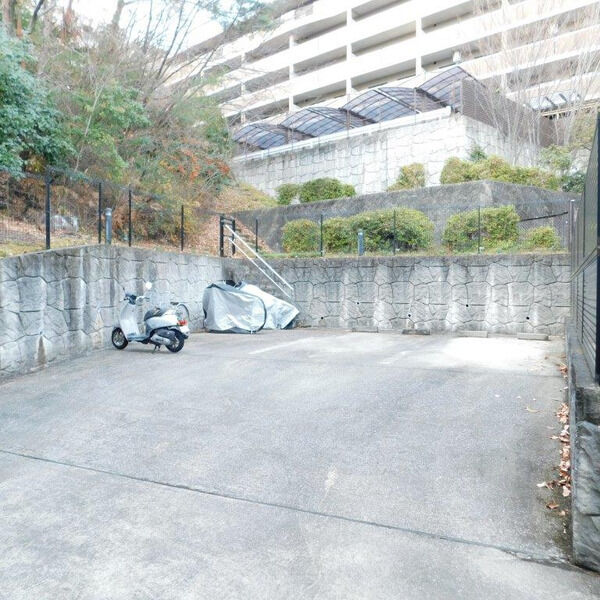 サンラヴィーヌ甲陽園 101 駐車場