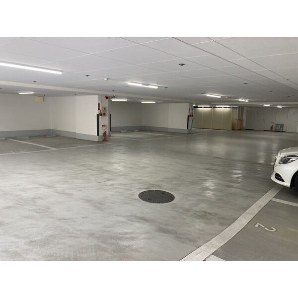 名次町ロジュマン 204 駐車場