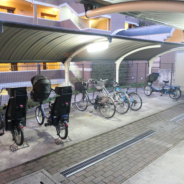 サンラトール甲陽園 207 駐車場