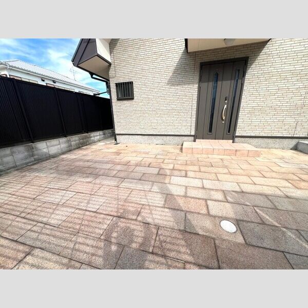 剣谷町戸建 1 駐車場
