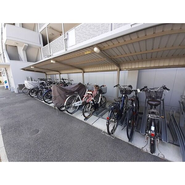 エアリーヒルズ芦屋 201 駐車場