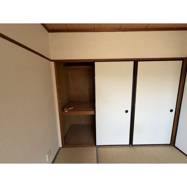 プチシャルマン西宮東 302 収納